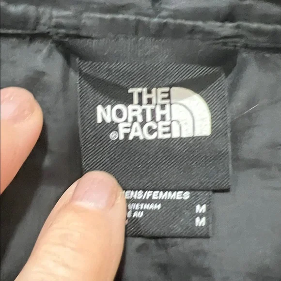 The North Face Women's Black Puffer Jacket - Picture 2 of 6